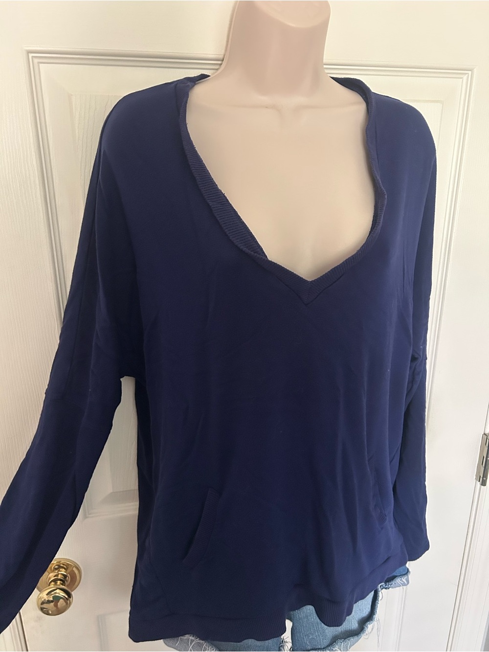 Women’s, Express, Deep V-Neck Navy Pullover Oversized Sweatshirt/Sweater, Medium